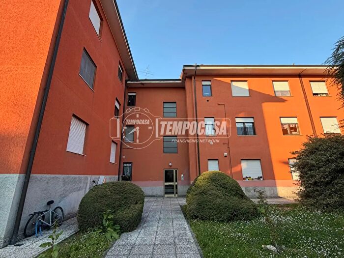 Appartamento trilocale in vendita in Via XXV Aprile, Merate