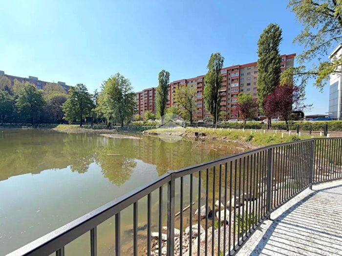 Appartamento quadrilocale in vendita in Via Benvenuto Cellini, Corsico