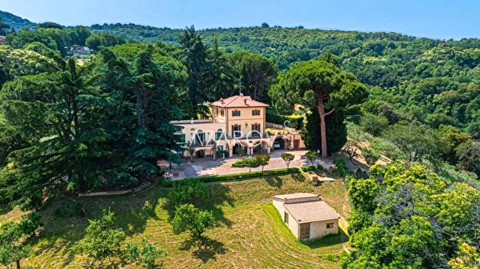 Casa con 5 locali in vendita in Frascati