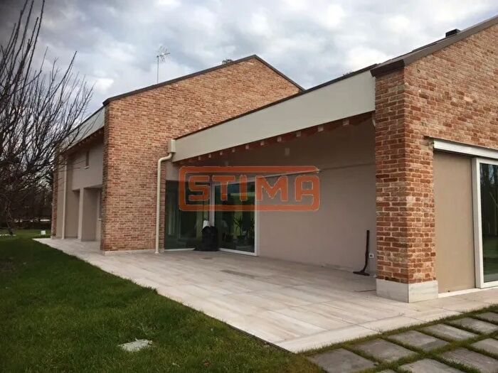 Casa con 12 locali in vendita in Treviso