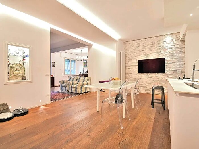 Appartamento quadrilocale in vendita in Via Quinto Settano, Siena