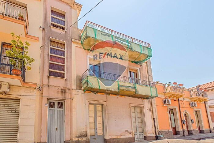 Casa con 6 locali in vendita in Via Carlo Alberto P, Giarre