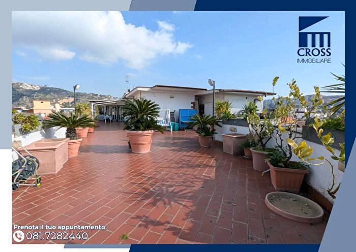 Appartamento con 5 locali in vendita in Via Ben Hur, Napoli