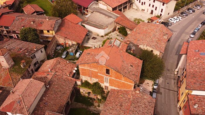 Casa con 6 locali in vendita in Via Capoborgo, Gavardo