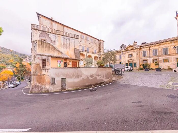 Appartamento trilocale in vendita in Vicolo Cascioli, Poli