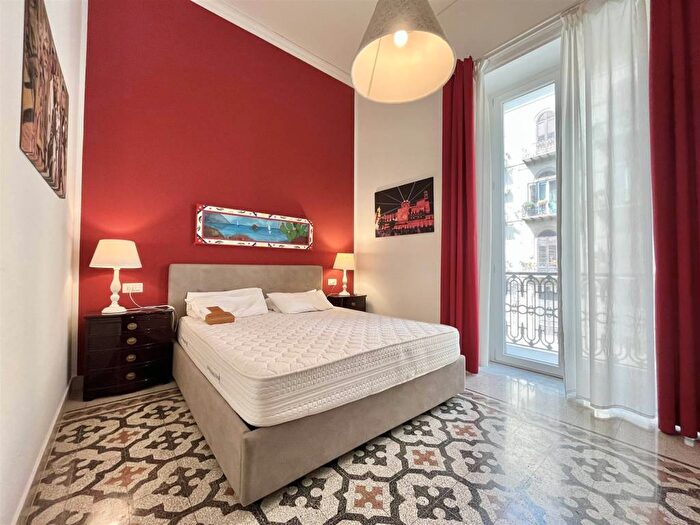 Appartamento con 6 locali in affitto in Via Emerico Amari, Borgo Vecchio, Palermo