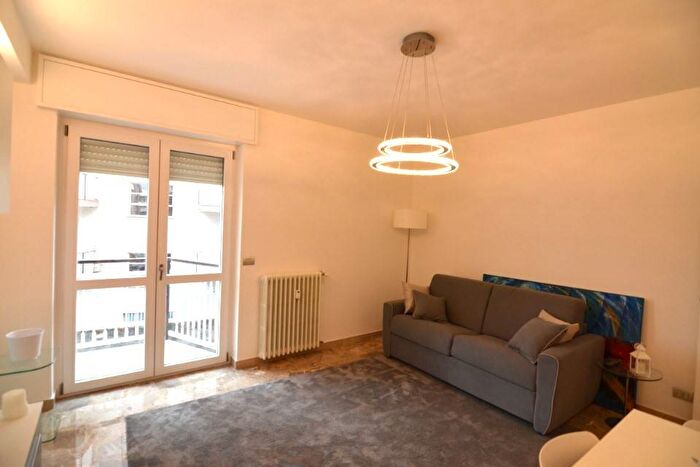 Appartamento bilocale in affitto in Via Nino Bixio, Centro, Lecco