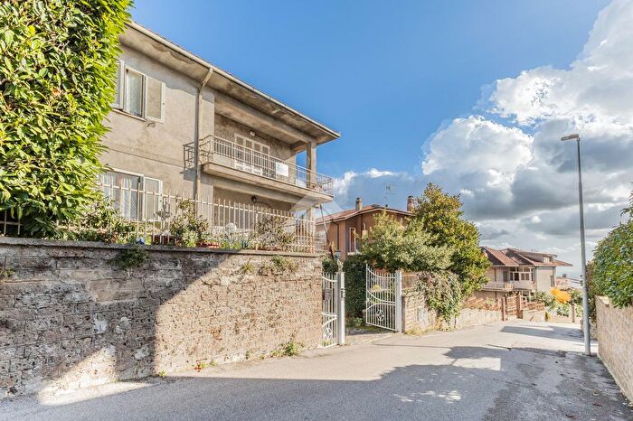 Appartamento con 5 locali in vendita in Via G Matteotti, Caprarola