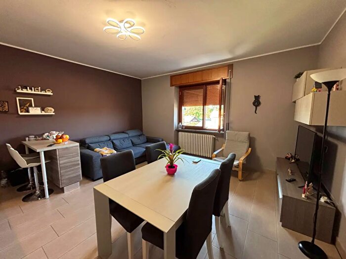 Appartamento trilocale in affitto in Via Edmondo De Amicis, Cureggio