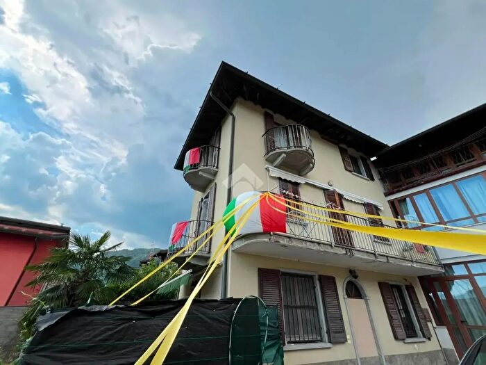 Casa con 5 locali in vendita in Via Trieste, Casnigo