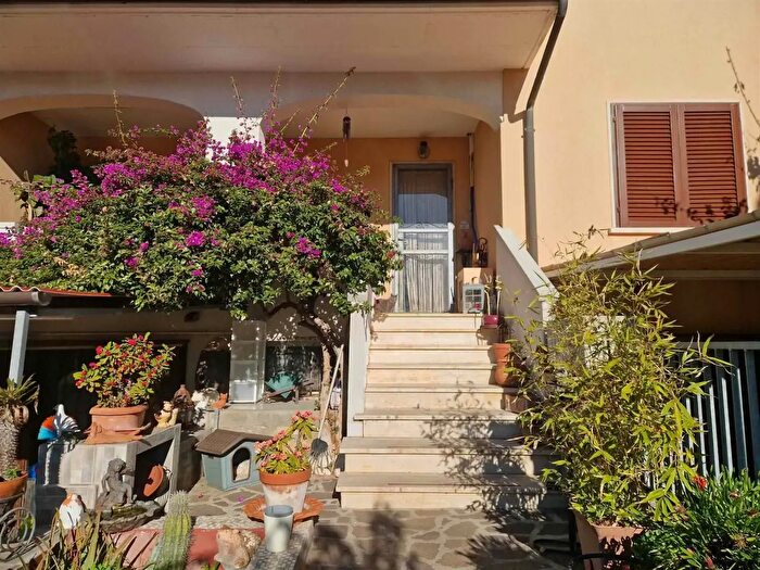 Casa con 8 locali in vendita in Bibbona