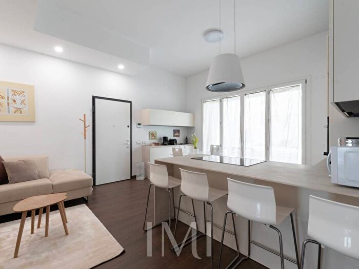Appartamento quadrilocale in affitto in Via Filippo Argelati, Navigli Darsena, Milano
