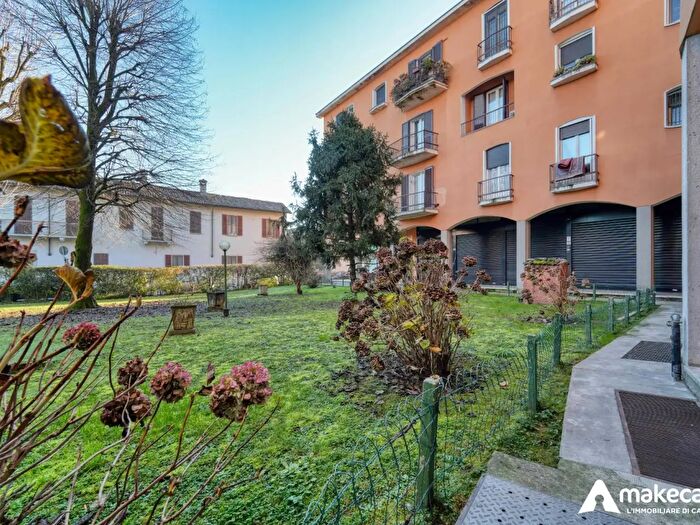 Appartamento trilocale in vendita in Via De Amicis, Melegnano