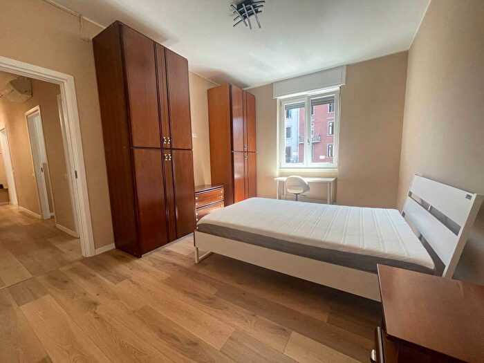 Appartamento trilocale in affitto in Via Spezia, Famagosta, Milano