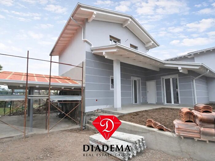 Casa quadrilocale in vendita in Via Mazzini, Mornago