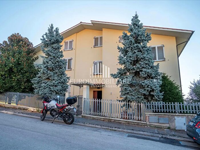 Casa con 14 locali in vendita in Str di Montevile, Perugia