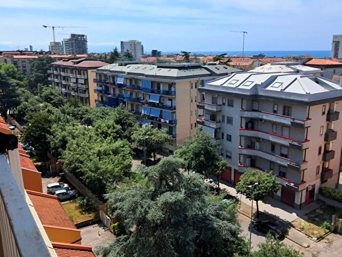 Appartamento con 5 locali in vendita in Via Luigi Angrisani, Salerno