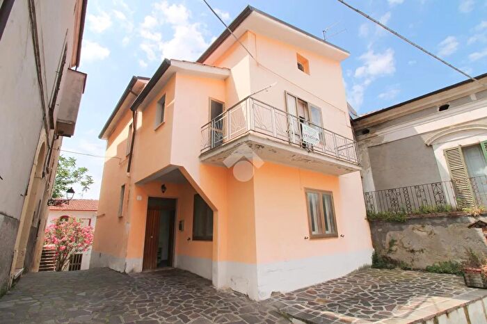 Casa con 5 locali in vendita in Vico Dante, Canosa Sannita