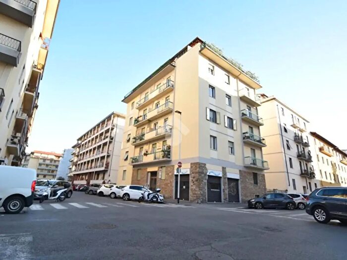 Appartamento trilocale in affitto in Via Filippo degli Ugoni, Firenze