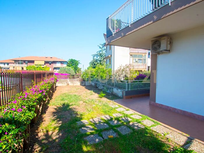 Appartamento trilocale in vendita in Via Elio Vittorini, Aci Castello