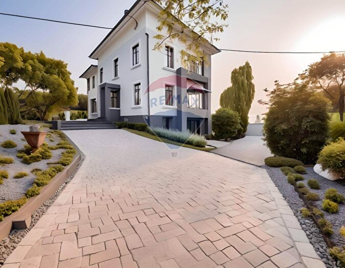 Casa con 9 locali in vendita in Gorizia, Gemonio