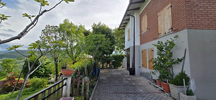 Casa con 7 locali in vendita in Lama Mocogno