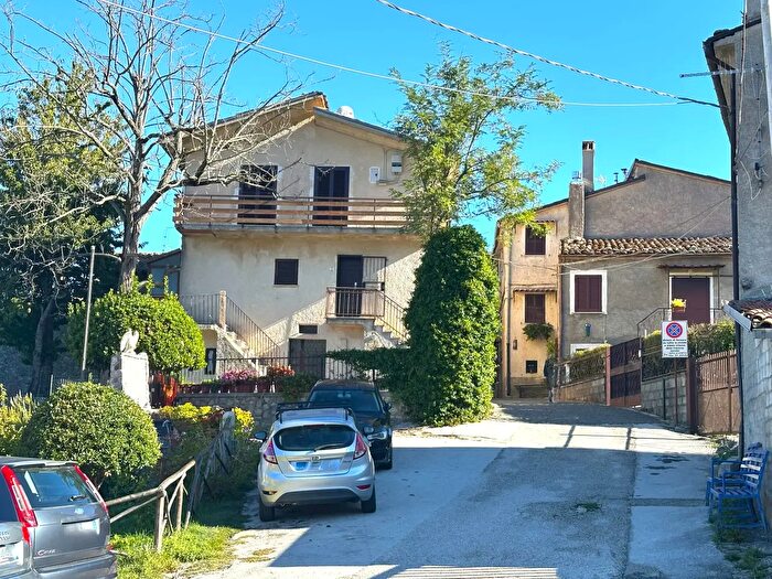 Casa trilocale in vendita in Via dell'Arco, Carsoli