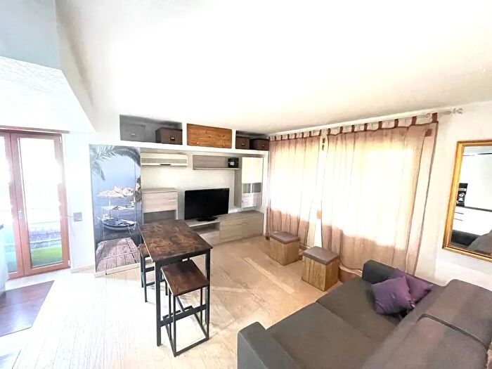 Appartamento bilocale in vendita in Via Michelangelo Peroglio, Roma