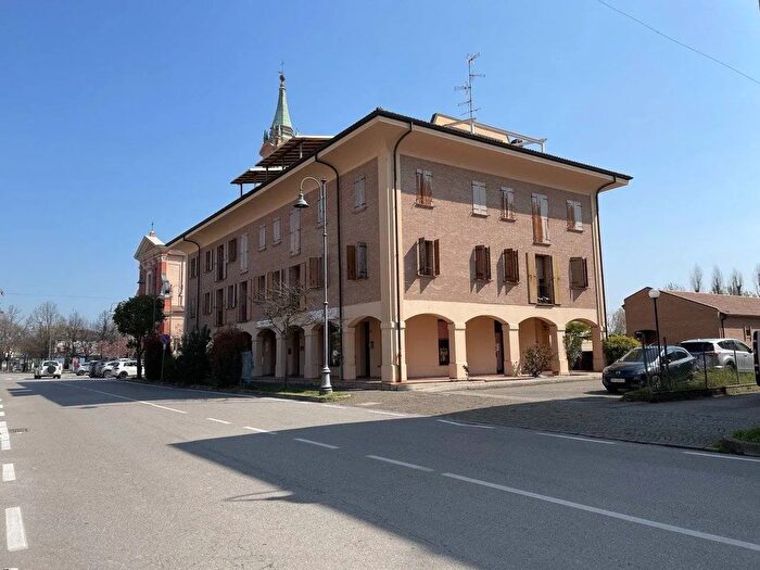 Appartamento con 5 locali in vendita in Via di Renazzo Cento, Cento