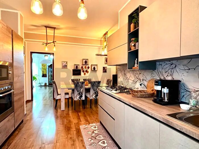 Appartamento con 6 locali in vendita in Via Francesco Cilea, Sassari