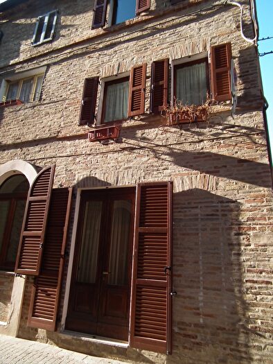 Casa con 10 locali in vendita in Via Garibaldi, Carassai