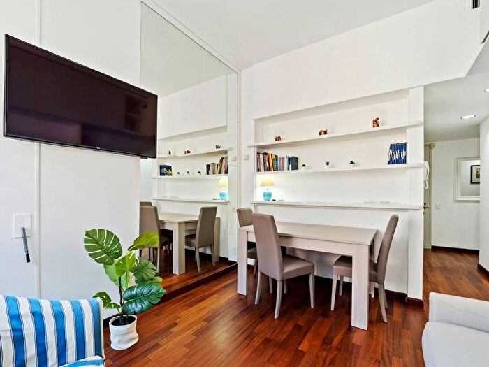 Appartamento monolocale in affitto in Piazza San Marco, Turati, Milano