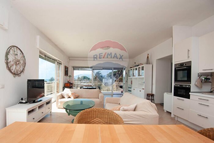 Appartamento con 6 locali in vendita in Consorzio Tirreno, Terracina