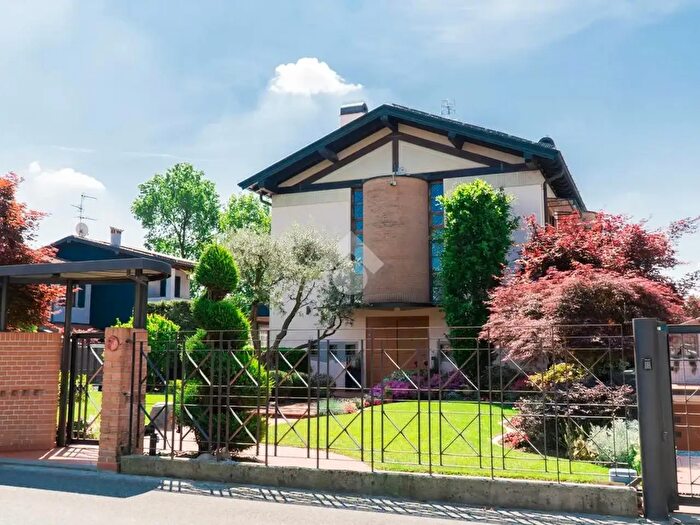 Casa quadrilocale in vendita in Via Emilio Baumann, Canonica D'Adda
