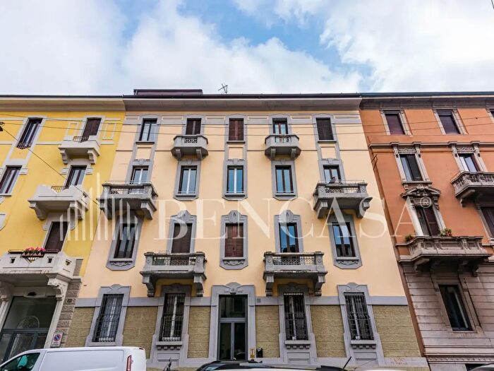 Appartamento trilocale in vendita in Via Giulio Uberti, Milano