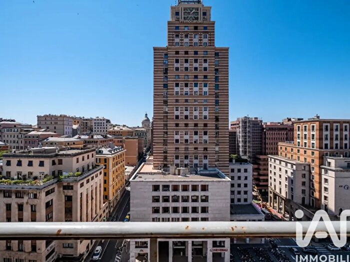 Appartamento trilocale in vendita in Via Fieschi, Genova