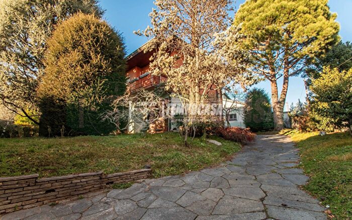 Casa con 5 locali in vendita in Via Cesare Battisti, Cislago