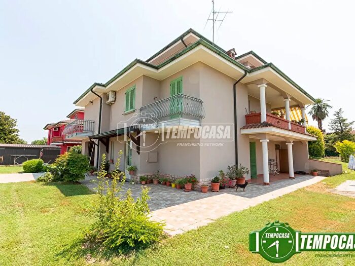 Casa con 5 locali in vendita in Via Romanengo, Casaletto Di Sopra