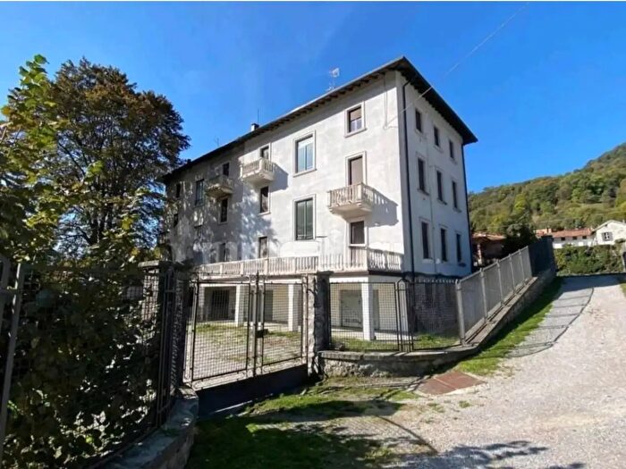 Appartamento bilocale in affitto in Via Roma, Valbrona