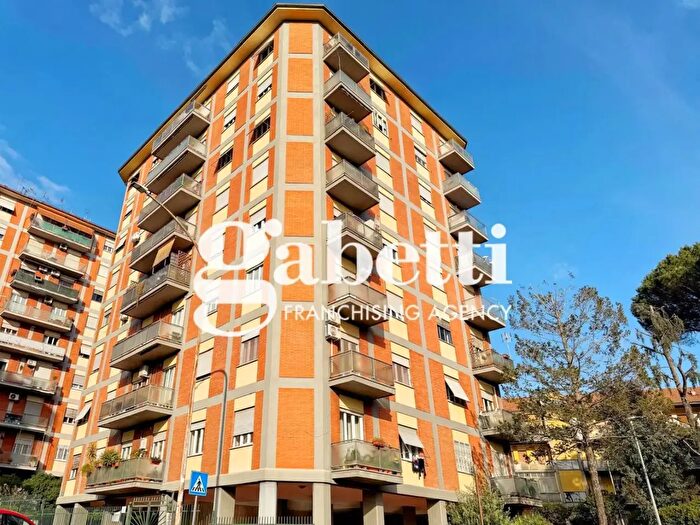 Appartamento quadrilocale in vendita in Via Marco Calidio, Roma