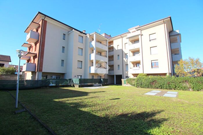 Appartamento quadrilocale in vendita in Via Europa, Pogliano Milanese