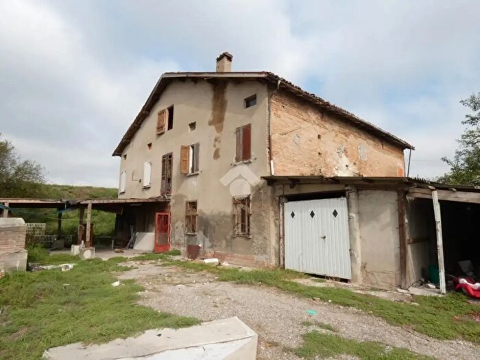 Casa con 9 locali in vendita in Via Casaletto, Bagnolo In Piano