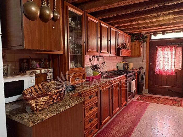 Casa con 7 locali in vendita in Venezia