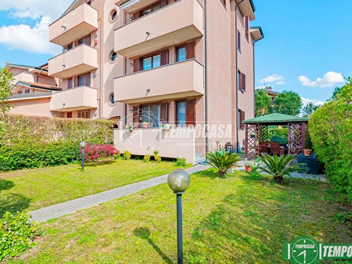 Appartamento trilocale in vendita in Via Libertà, Carpiano