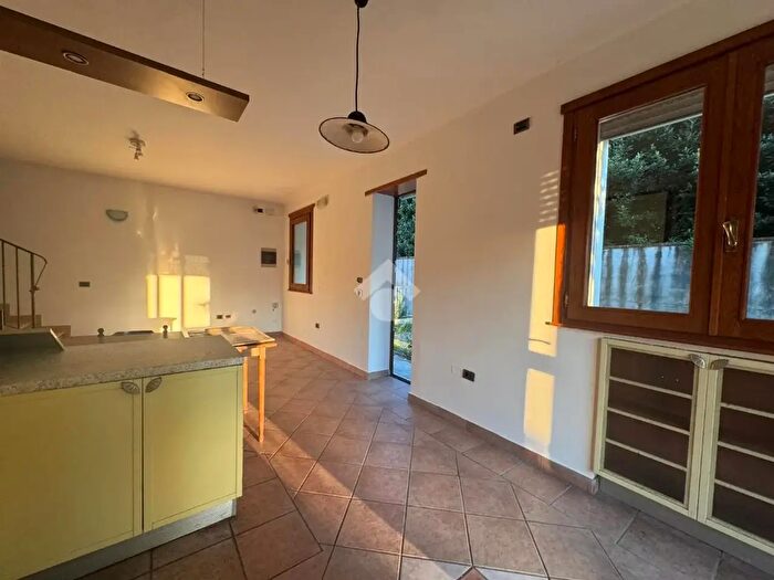 Casa con 5 locali in vendita in Via Olivato, Due Carrare