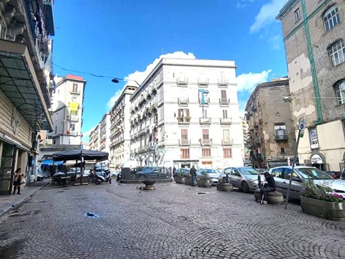 Appartamento con 5 locali in affitto in Via Salvatore Trinchese, Tribunali, Napoli