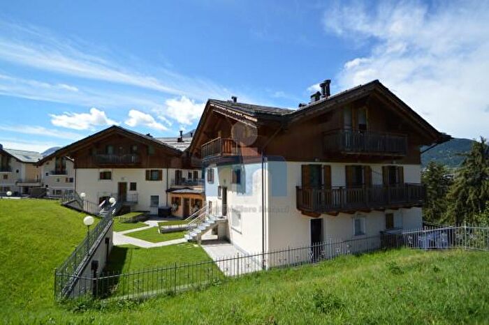 Appartamento trilocale in vendita in Via San Pietro, Valdisotto