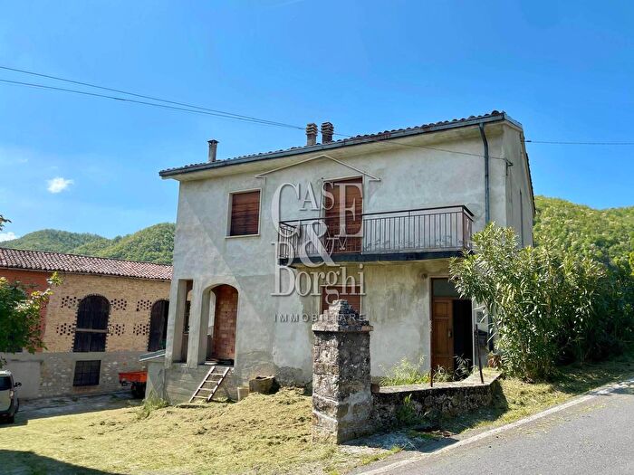 Casa con 6 locali in vendita in Varzi
