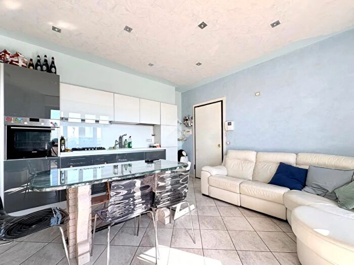 Appartamento trilocale in vendita in Via S Leo, Rimini