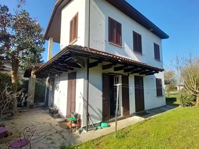 Casa con 6 locali in vendita in Via Monferina, Casteggio